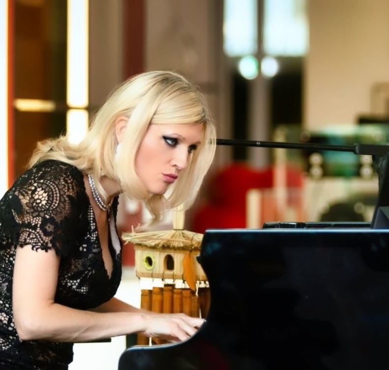 A RESISTANCE RISING FROM A PIANO: MULTIDISCIPLINARY QUESTS WITH VERONIQUE VANHOUCKE